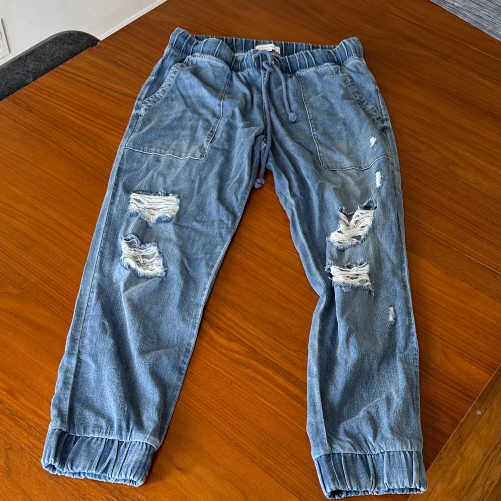 Stylish Blue Distressed Women’s Jeans